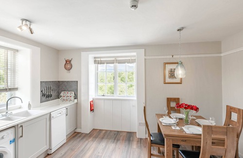 Taynuilt Cottage | Campbell Apartment - an apartment that sleeps 2 guests in 1 bedroom