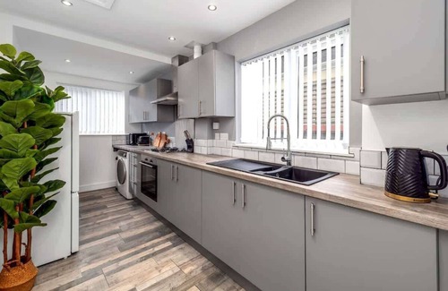 Stoke-on-Trent House | Campbell House Summar