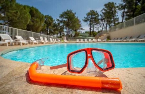 Mondragon House | Camping 3 étoiles - Piscine - eebeb0