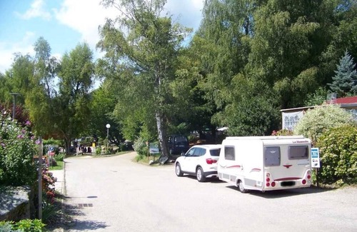 Allevard House | Camping 3 étoiles - Piscine - efc0dg