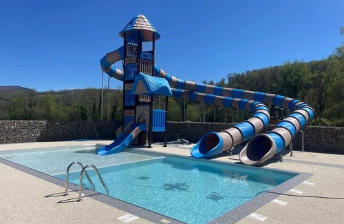 Seix House | Camping 3 étoiles - Piscine - ccaihga