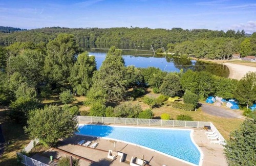Saint-Pardoux House | Camping 4 étoiles - Piscine - eeiige