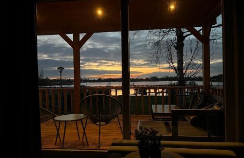 Belt-Schutsloot Apartment | Camping Kleine Belterwijde, Wiede Lodge met uitzicht over het water