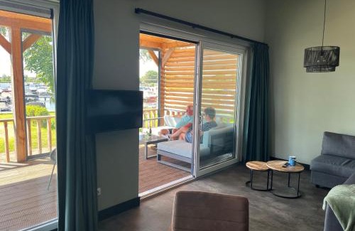 Belt-Schutsloot Apartment | Camping Kleine Belterwijde, Wiede Lodge met uitzicht over het water