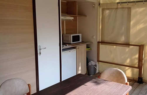 Belloc House | Camping le Roc del Rey* - Mobil home Toilé Tithome 3 rooms 4 people Without sanitary facilities