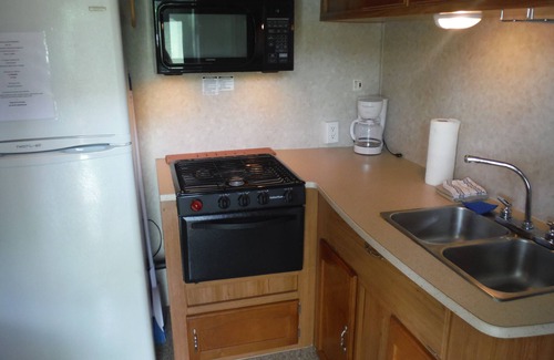 Sesser RV Rental | Camping with out the hassle! Smart TV and 50 Mbps Wi-Fi!