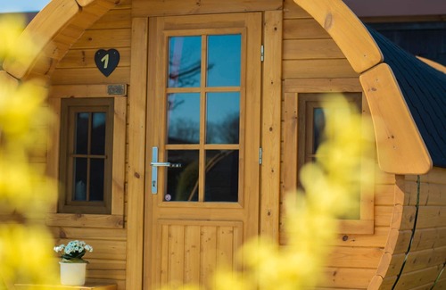 Neubulach Apartment | Campingfass, Schwarzwaldstil, max. 4 Personen