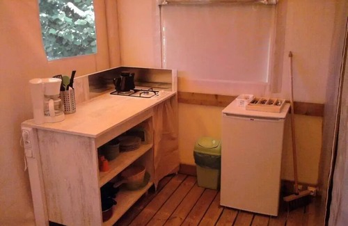 Rouffignac-Saint-Cernin-de-Reilhac House | Campsite Flower Les Terrasses de Dordogne * - Canvas Bungalow 3 Rooms 5 People Without Sanitary