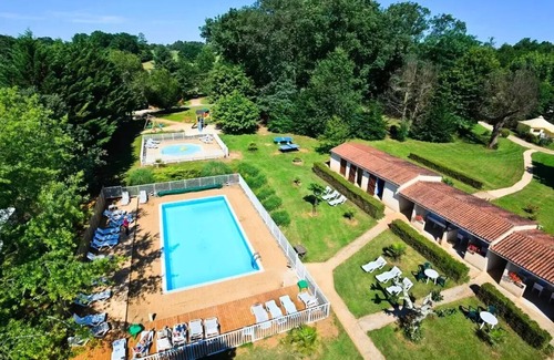 Pays-de-Belves House | Campsite Flower Les Nauves* - Mobil Home Confort 3 rooms 4 people semi-covered terrace