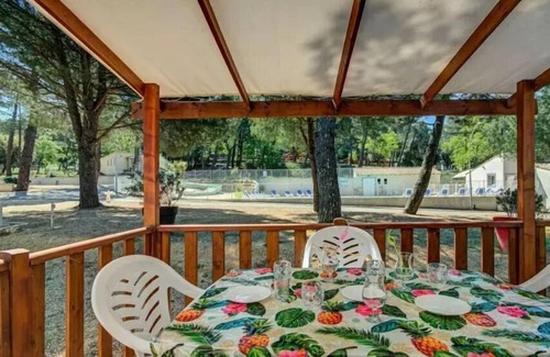 Mondragon House | Campsite La Pinède in Provence * - Mobile Home Aneth Plus 3 Rooms 4 People Air Conditioning + TV