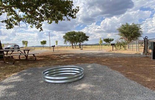 Cache RV Rental | Campsite near Wichita Wildlife Refuge & Mountains