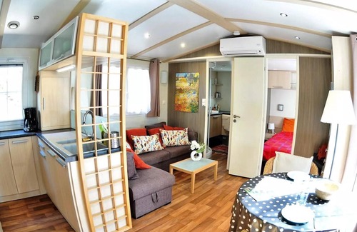 Castelnau-de-Guers House | Campsite Residential La Pinède * - Blueberry PREMIUM-2 bedrooms 32m2- *Clim, terrace, TV* 6 persons