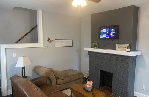 Old North Columbus House | Campus Crest B (Cozy 2 bdrm Near Campus Townhouse)