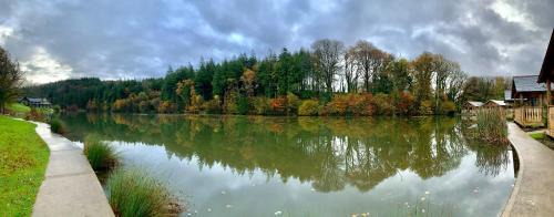 Nantgarw Hotel | Canada Lodge and Lake