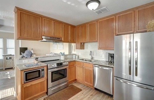 Flour Bluff House | Canal Front Beach House with Laguna Madre Views. Flour Bluff, Corpus Christi.n