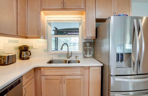 Tampa Cottage | Canal-front Tampa Vacation Rental w/Private Pool!