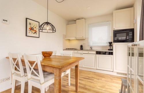 Eernewoude House | Canal-Side Bungalow Stay
