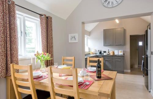 Ellesmere House | Canal View