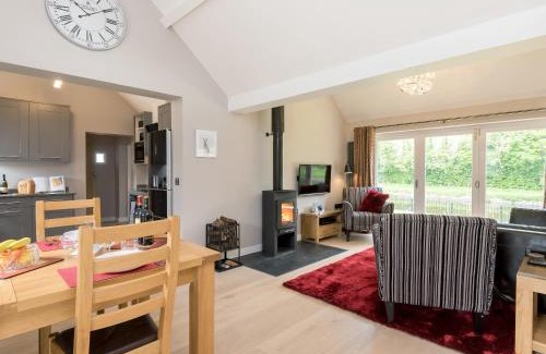 Ellesmere House | Canal View