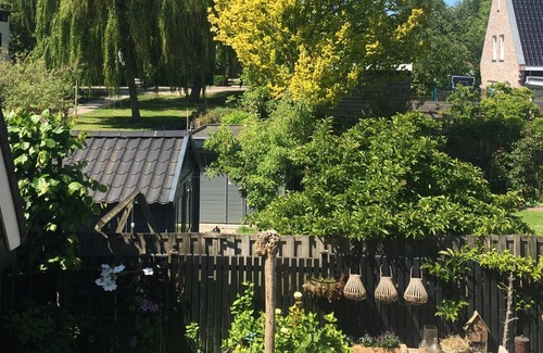 Landsmeer Cottage | Canalside Cottage with garden by the water. Near Amsterdam
