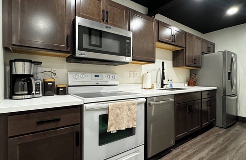 Houghton Apartment | Canalside Downtown Suite! Bridge views, walking path and near MTU