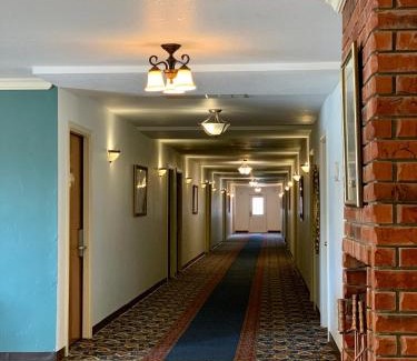 Blanco Hotel | Candlelight Inn & Suites Hwy 69 near McAlester