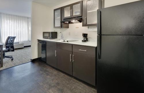 Dallas Hotel | Candlewood Suites Dallas Market Center-Love Field by IHG