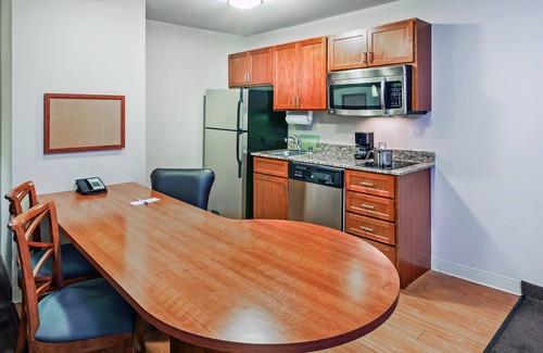 Northeast El Paso Hotel | Candlewood Suites El Paso North by IHG