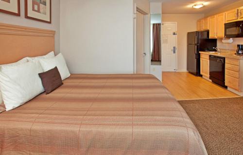 Junction City Hotel | Candlewood Suites Junction City - Ft. Riley by IHG