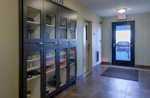 Lakeville Hotel | Candlewood Suites Lakeville I-35 by IHG