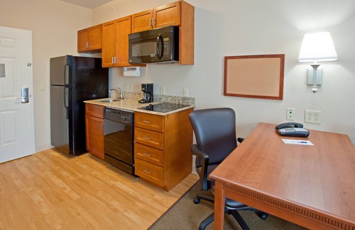 League City Hotel | Candlewood Suites League City by IHG