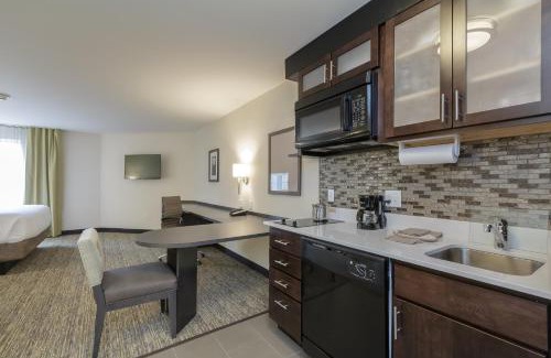 Mishawaka Hotel | Candlewood Suites Mishawaka by IHG
