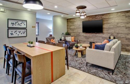 Kenosha Hotel | Candlewood Suites Kenosha - Pleasant Prairie by IHG