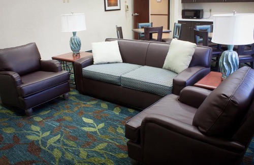 Austintown Hotel | Candlewood Suites Youngstown W - I-80 Niles Area by IHG