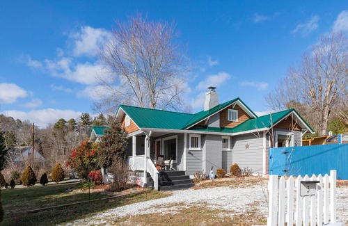 Candler House | Candyland Cottage - NEW HOT TUB , Fenced Yard/No Pet Fee