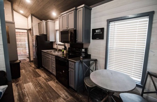 Cropwell Cabin | Caney Creek · Two Bedroom Tiny Home
