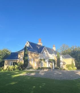 Kilkenny House | Caney Lodge