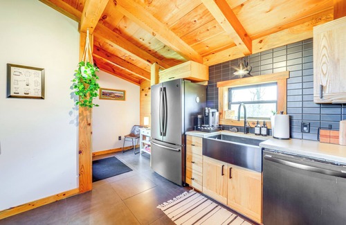 Hamilton House | Canoe, Grill & Relax: Bo's Hideaway on Leland Pond