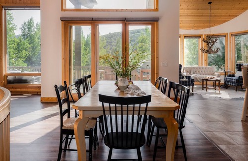 Deer Valley Cabin | Canopy by AvantStay | 8 BR Cabin w/ Hot Tub, Movie Theatre & Sauna