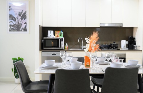 Canterbury Apartment | Canterbury brilliant 2-bedroom apartment near train station & woolworth