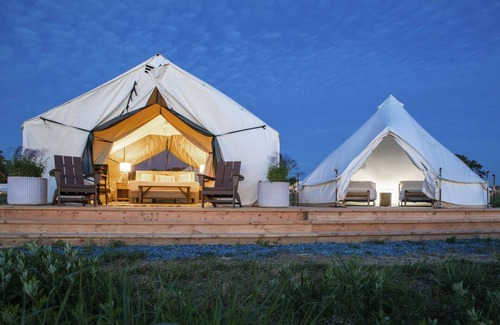 Manhattan Cabin | Canvas Retreats | Morning Yoga | City Escapes