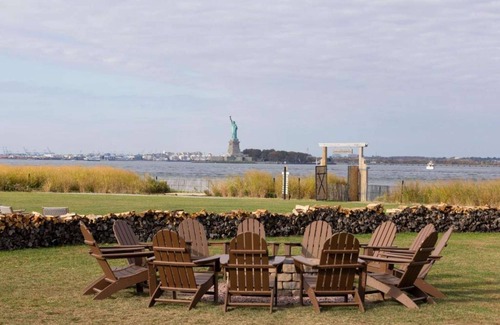 Manhattan Cabin | Canvas Retreats | Morning Yoga | City Escapes