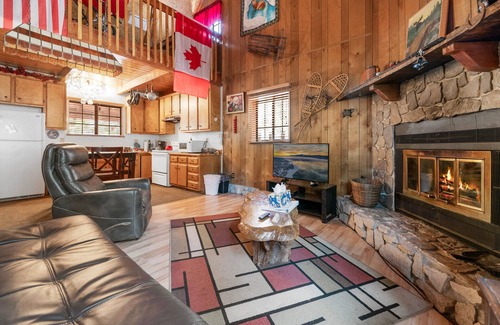 Fawnskin House | Canyon Cabin - North Shore, Fireplace, Deck, Barbecue