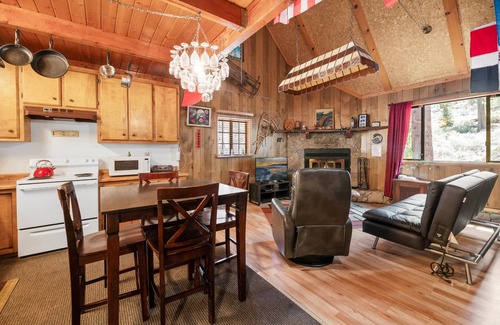 Fawnskin House | Canyon Cabin - North Shore, Fireplace, Deck, Barbecue