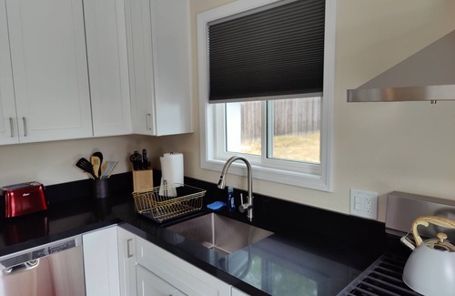 Linda Vista Apartment | Canyonside Quiet with Off Street Parking/Private laundry