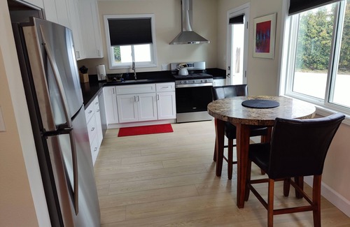 Linda Vista Apartment | Canyonside Quiet with Off Street Parking/Private laundry