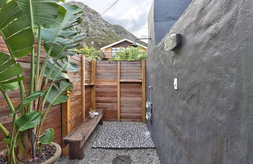 Voelklip House | Cape Chestnut Villa; a trendy friends- and family getaway. Voëlklip.
