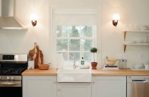 Vancouver Apartment | Cape Cod Guest Suite w/Sauna & Cold Plunge