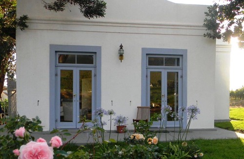 Langeberg House | Cape Winelands cottage 90m2 with beautiful views of vineyards, mountains & orcha