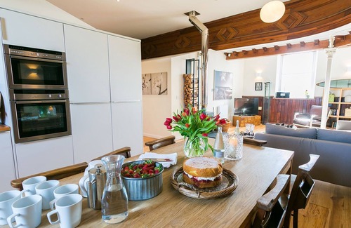 Ty Croes Apartment | Capel Seion - sleeps 22 guests in 11 bedrooms